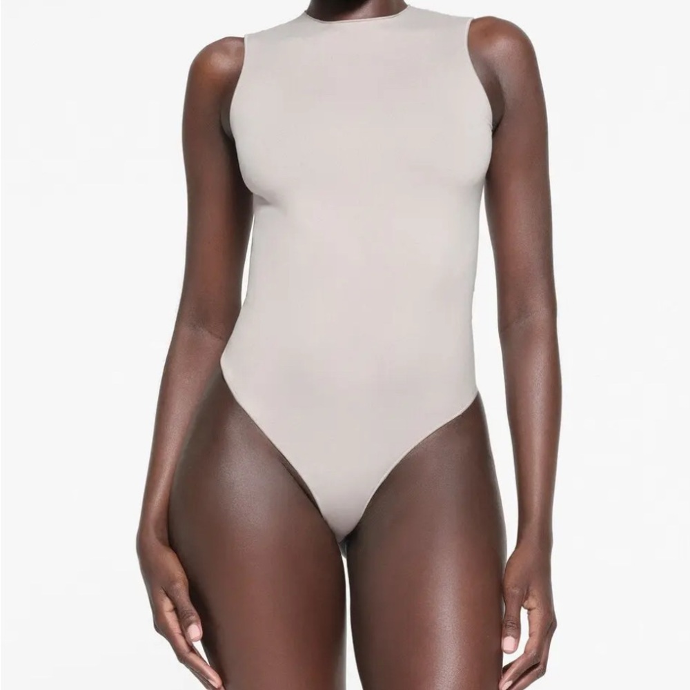 NWT Skims Essential Crew Neck Sleeveless Bodysuit Stone/Medium